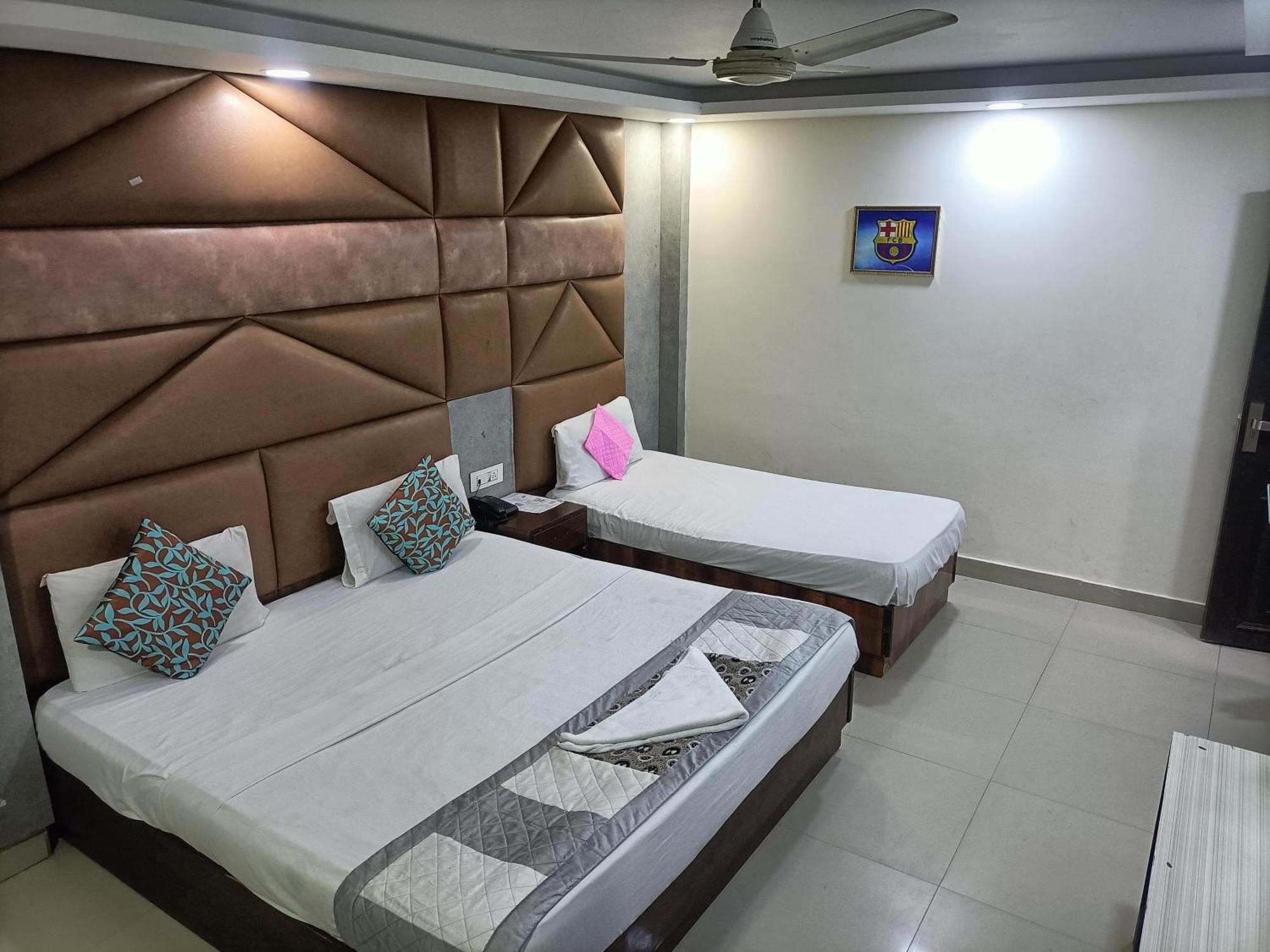 Hotel Krone A Family Hotel Near Igi Airport Delhi Ню Делхи Екстериор снимка